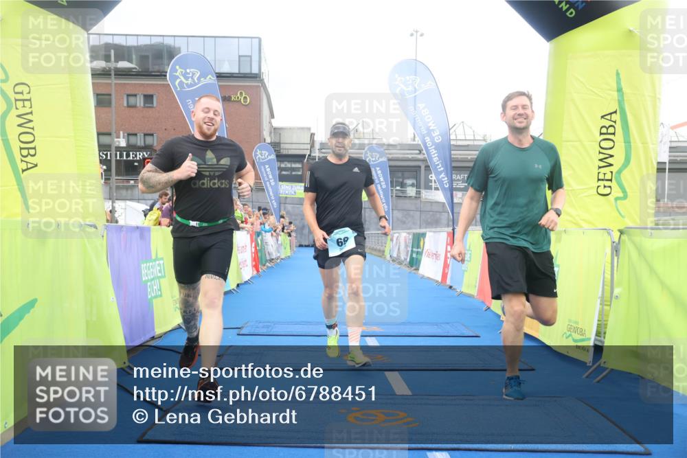 11.08.2024 - GEWOBA Citytriathlon Bremen Lena Gebhardt http://msf.ph/oto/6788451 11.08.2024 11:22:24 Ziel 69 meine-sportfotos.de