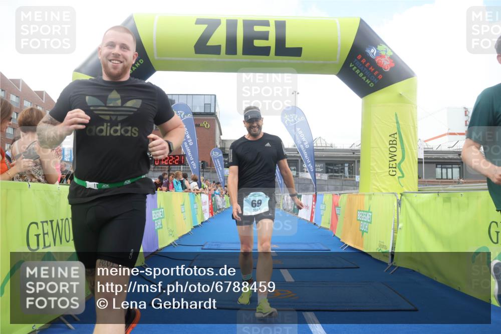 11.08.2024 - GEWOBA Citytriathlon Bremen Lena Gebhardt http://msf.ph/oto/6788459 11.08.2024 11:22:24 Ziel 69 meine-sportfotos.de