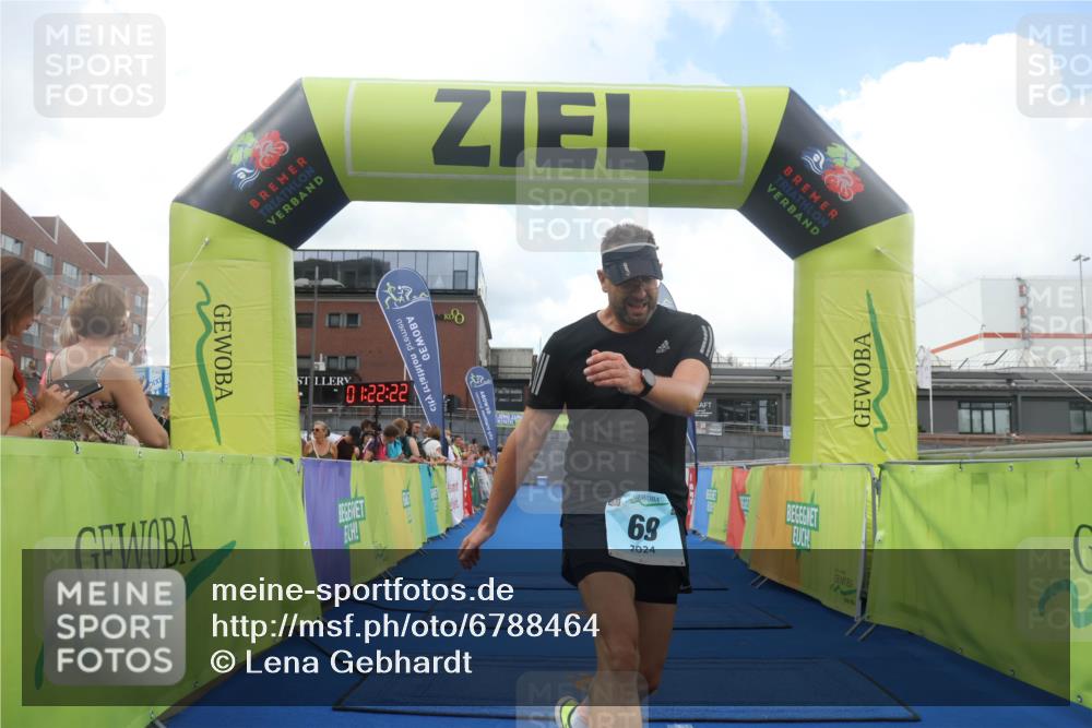 11.08.2024 - GEWOBA Citytriathlon Bremen Lena Gebhardt http://msf.ph/oto/6788464 11.08.2024 11:22:25 Ziel 69 meine-sportfotos.de