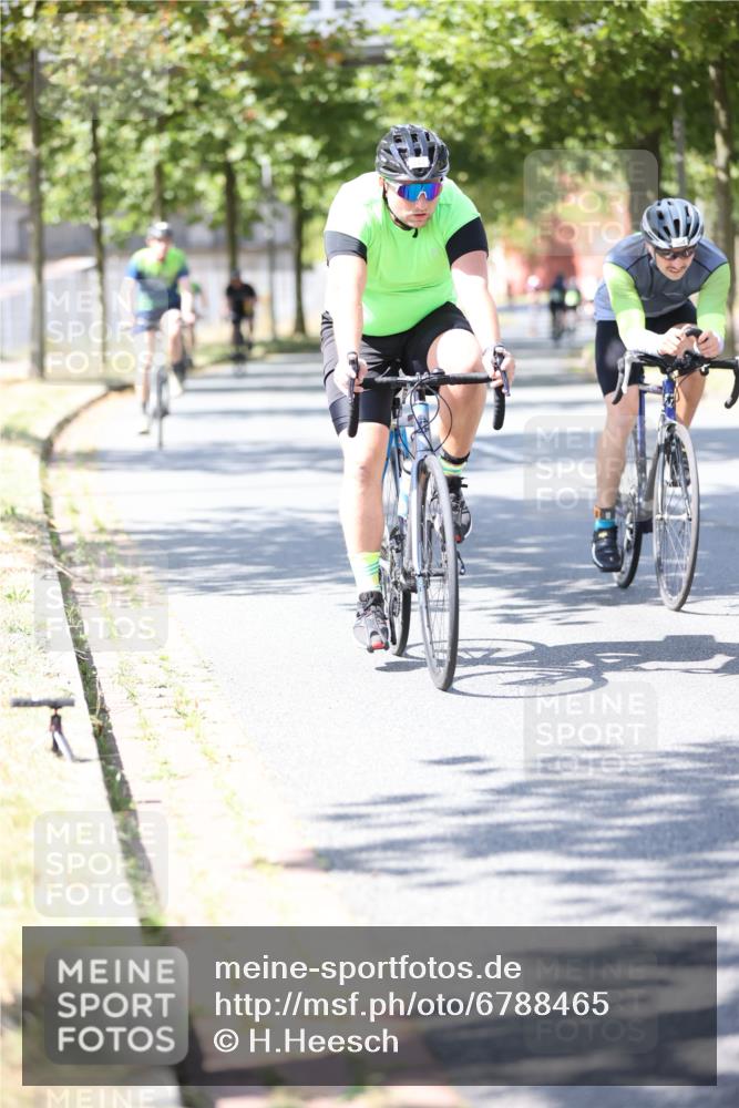 11.08.2024 - GEWOBA Citytriathlon Bremen H.Heesch http://msf.ph/oto/6788465 11.08.2024 13:14:39 Radfahren 289, 292, 345, 382, 389, 400, 410, 436, 442, 470 meine-sportfotos.de