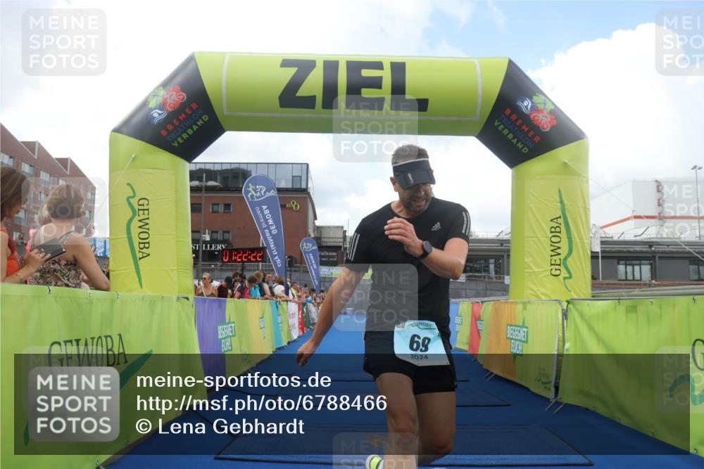 11.08.2024 - GEWOBA Citytriathlon Bremen Lena Gebhardt http://msf.ph/oto/6788466 11.08.2024 11:22:25 Ziel 69 meine-sportfotos.de