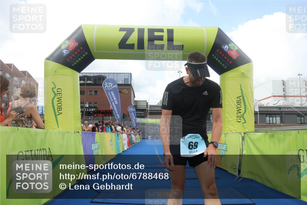 11.08.2024 - GEWOBA Citytriathlon Bremen Lena Gebhardt http://msf.ph/oto/6788468 11.08.2024 11:22:25 Ziel 69 meine-sportfotos.de