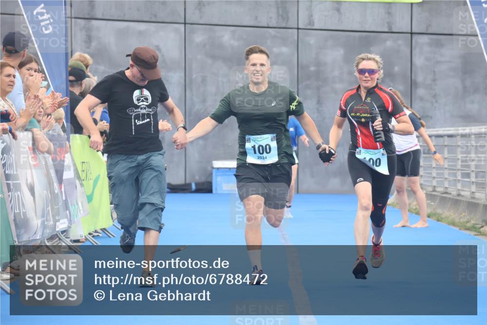 11.08.2024 - GEWOBA Citytriathlon Bremen Lena Gebhardt http://msf.ph/oto/6788472 11.08.2024 11:22:35 Ziel 100, 102 meine-sportfotos.de