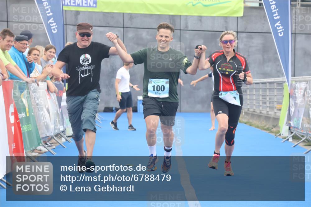 11.08.2024 - GEWOBA Citytriathlon Bremen Lena Gebhardt http://msf.ph/oto/6788479 11.08.2024 11:22:36 Ziel 100, 102 meine-sportfotos.de