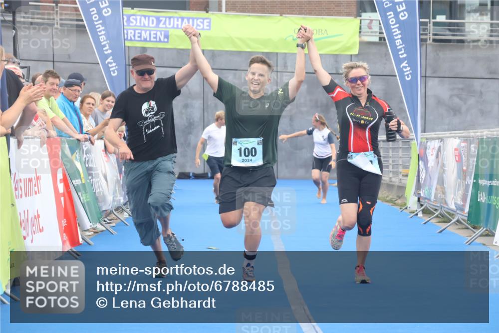 11.08.2024 - GEWOBA Citytriathlon Bremen Lena Gebhardt http://msf.ph/oto/6788485 11.08.2024 11:22:36 Ziel 100, 102 meine-sportfotos.de