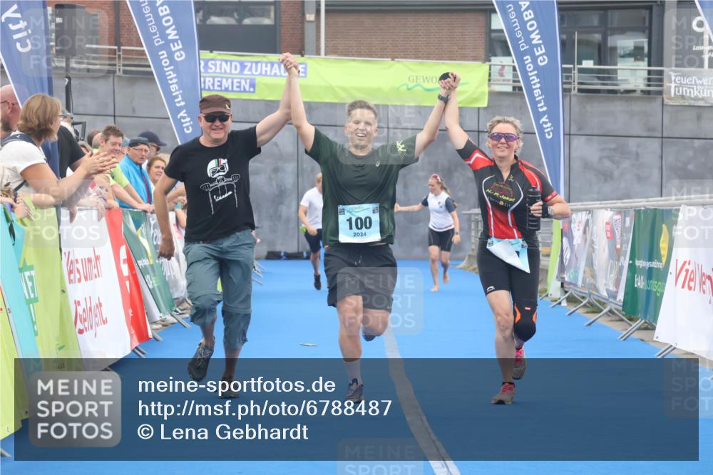 11.08.2024 - GEWOBA Citytriathlon Bremen Lena Gebhardt http://msf.ph/oto/6788487 11.08.2024 11:22:36 Ziel 100, 102 meine-sportfotos.de
