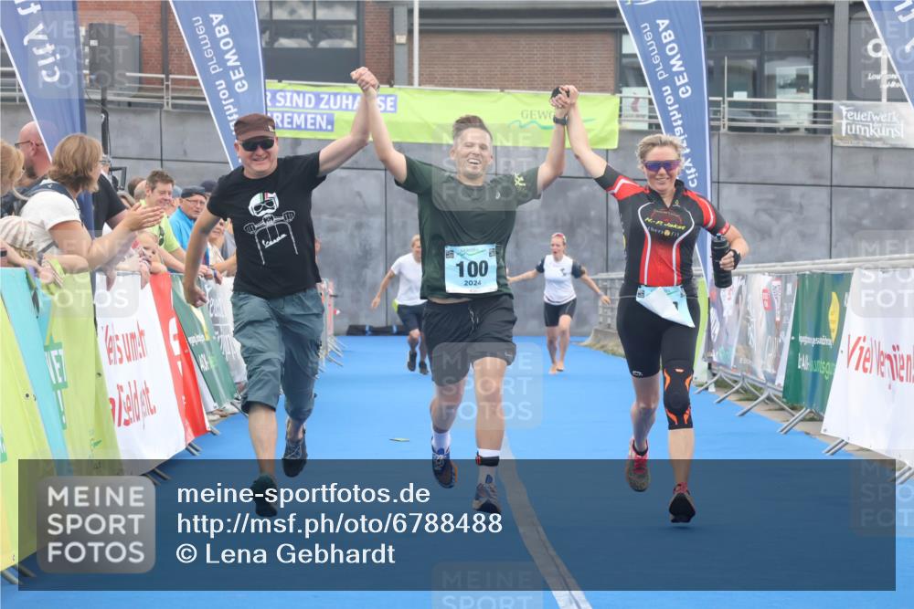 11.08.2024 - GEWOBA Citytriathlon Bremen Lena Gebhardt http://msf.ph/oto/6788488 11.08.2024 11:22:37 Ziel 100, 102 meine-sportfotos.de