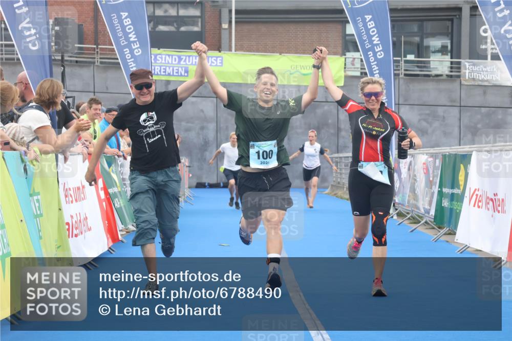 11.08.2024 - GEWOBA Citytriathlon Bremen Lena Gebhardt http://msf.ph/oto/6788490 11.08.2024 11:22:37 Ziel 100, 102 meine-sportfotos.de
