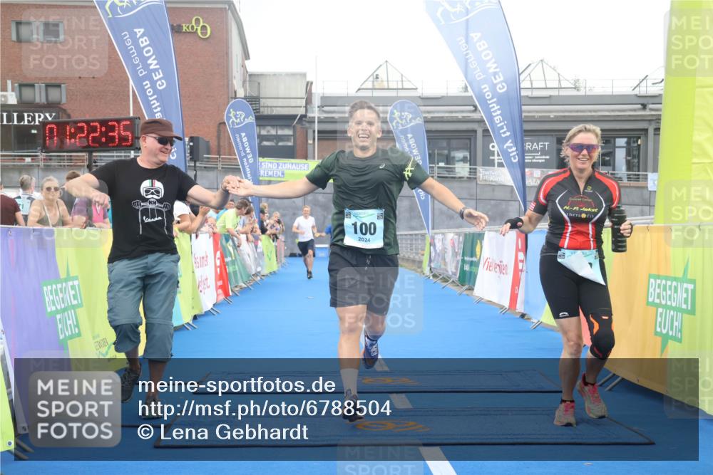 11.08.2024 - GEWOBA Citytriathlon Bremen Lena Gebhardt http://msf.ph/oto/6788504 11.08.2024 11:22:38 Ziel 100, 102 meine-sportfotos.de