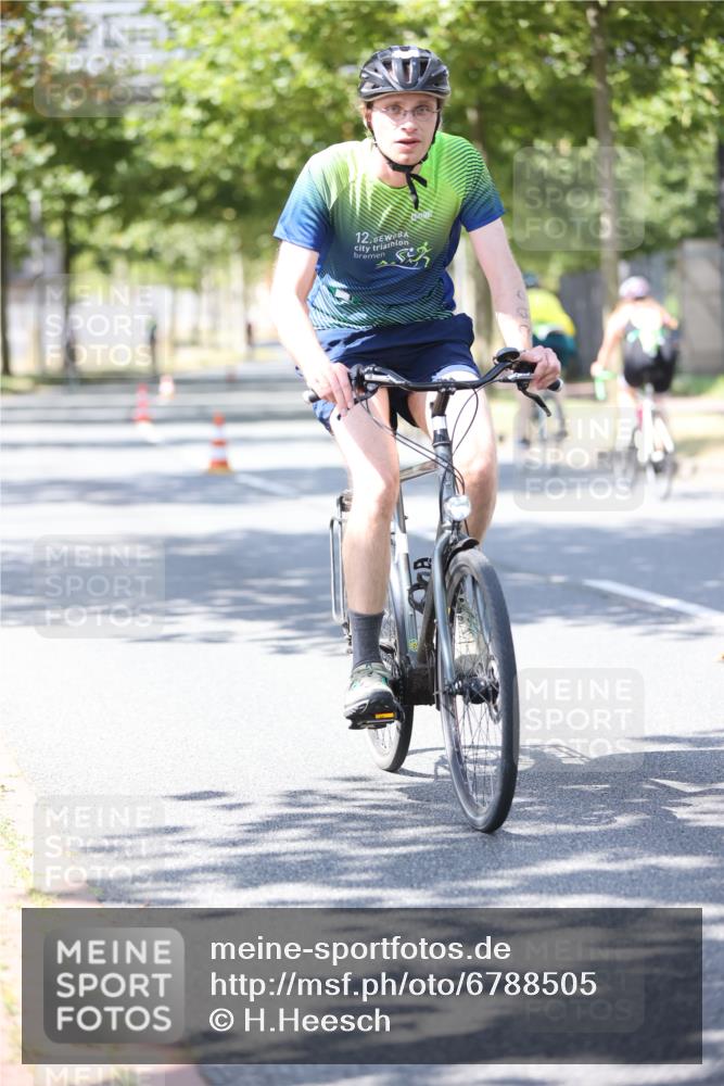 11.08.2024 - GEWOBA Citytriathlon Bremen H.Heesch http://msf.ph/oto/6788505 11.08.2024 13:14:41 Radfahren 289, 292, 345, 389, 400, 410, 436, 442, 470, 516 meine-sportfotos.de