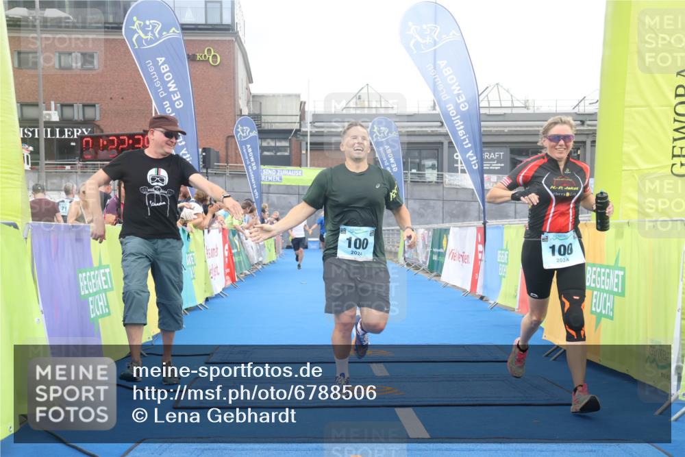 11.08.2024 - GEWOBA Citytriathlon Bremen Lena Gebhardt http://msf.ph/oto/6788506 11.08.2024 11:22:38 Ziel 100, 102 meine-sportfotos.de