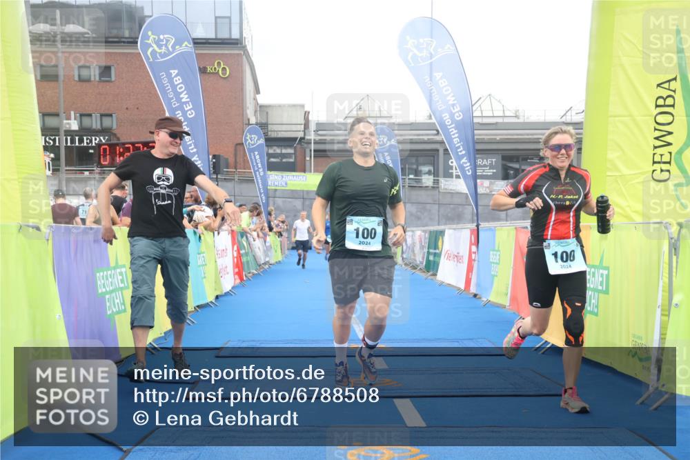 11.08.2024 - GEWOBA Citytriathlon Bremen Lena Gebhardt http://msf.ph/oto/6788508 11.08.2024 11:22:38 Ziel 100, 102 meine-sportfotos.de