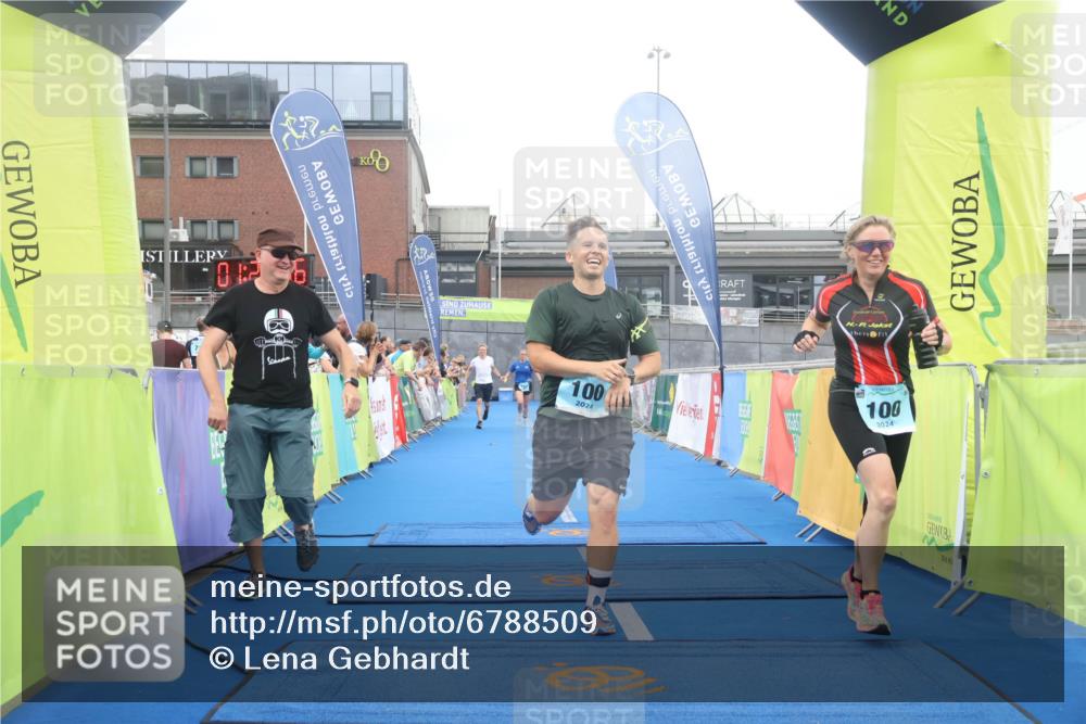 11.08.2024 - GEWOBA Citytriathlon Bremen Lena Gebhardt http://msf.ph/oto/6788509 11.08.2024 11:22:39 Ziel 100, 102 meine-sportfotos.de