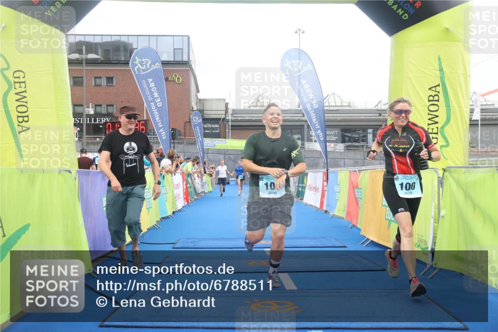 11.08.2024 - GEWOBA Citytriathlon Bremen Lena Gebhardt http://msf.ph/oto/6788511 11.08.2024 11:22:39 Ziel 100, 102 meine-sportfotos.de