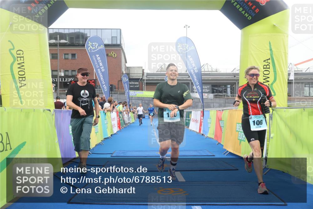 11.08.2024 - GEWOBA Citytriathlon Bremen Lena Gebhardt http://msf.ph/oto/6788513 11.08.2024 11:22:39 Ziel 100, 102 meine-sportfotos.de