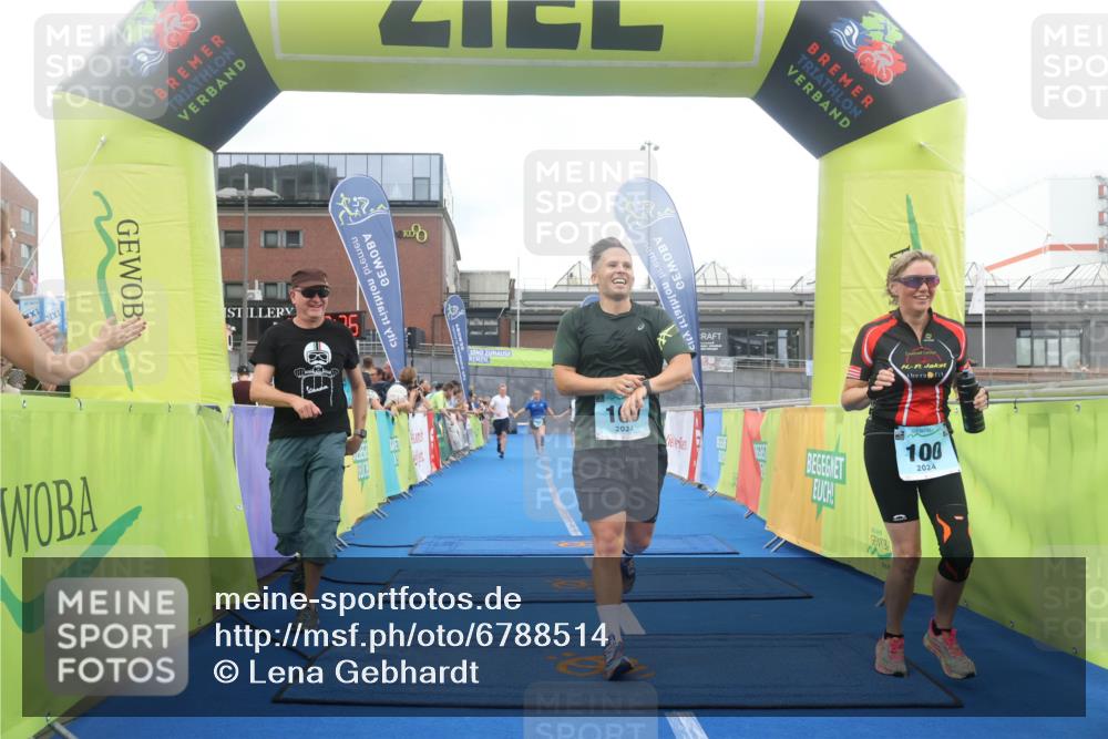 11.08.2024 - GEWOBA Citytriathlon Bremen Lena Gebhardt http://msf.ph/oto/6788514 11.08.2024 11:22:39 Ziel 100, 102 meine-sportfotos.de