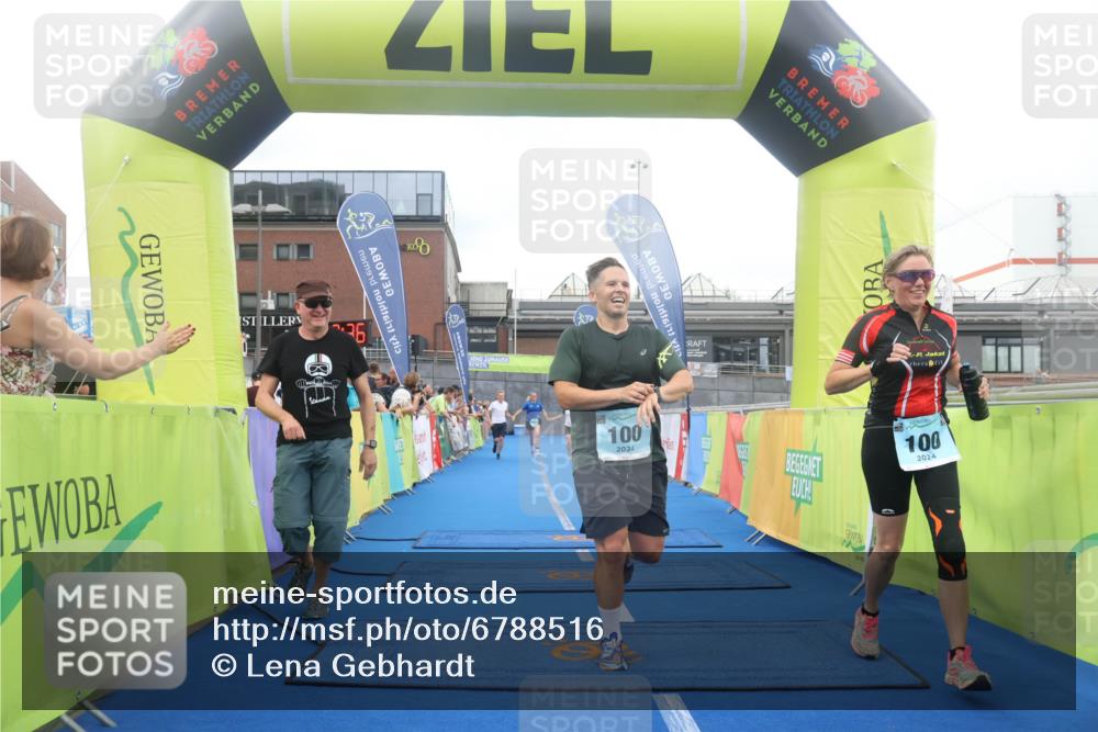 11.08.2024 - GEWOBA Citytriathlon Bremen Lena Gebhardt http://msf.ph/oto/6788516 11.08.2024 11:22:39 Ziel 100, 102 meine-sportfotos.de