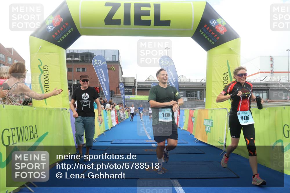 11.08.2024 - GEWOBA Citytriathlon Bremen Lena Gebhardt http://msf.ph/oto/6788518 11.08.2024 11:22:39 Ziel 100, 102 meine-sportfotos.de