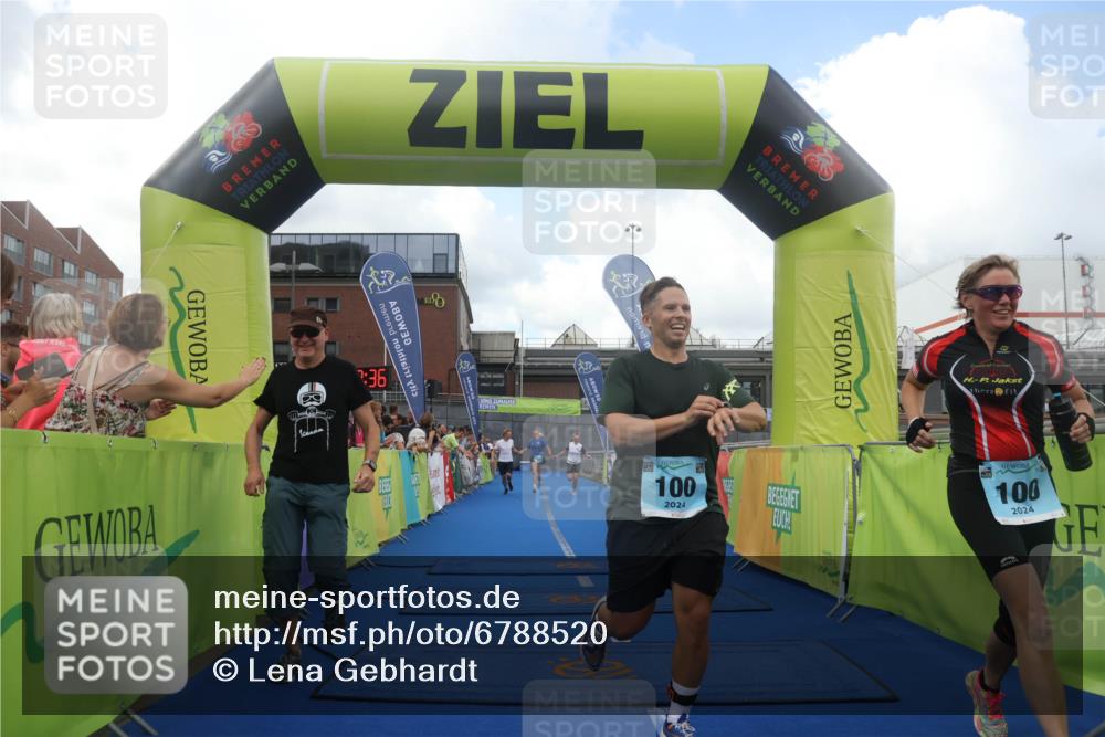 11.08.2024 - GEWOBA Citytriathlon Bremen Lena Gebhardt http://msf.ph/oto/6788520 11.08.2024 11:22:39 Ziel 100, 102 meine-sportfotos.de