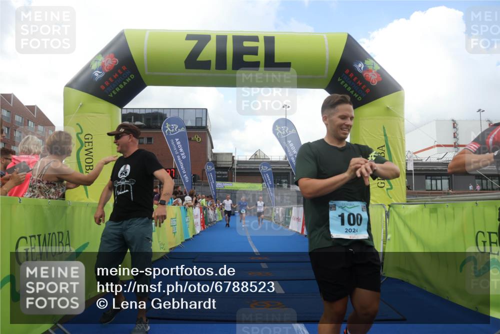 11.08.2024 - GEWOBA Citytriathlon Bremen Lena Gebhardt http://msf.ph/oto/6788523 11.08.2024 11:22:40 Ziel 100, 102 meine-sportfotos.de