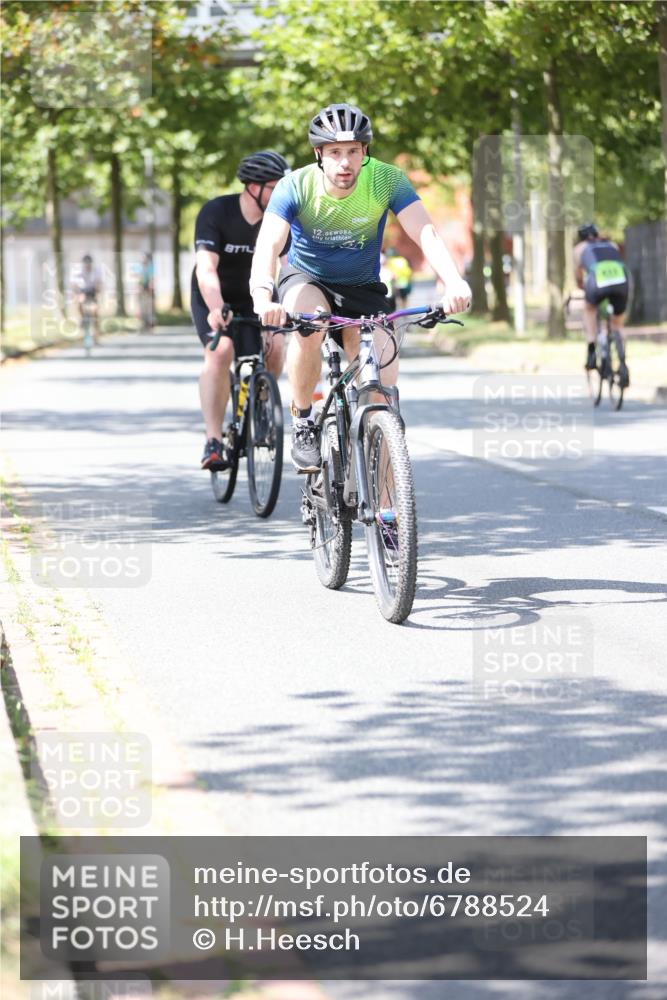 11.08.2024 - GEWOBA Citytriathlon Bremen H.Heesch http://msf.ph/oto/6788524 11.08.2024 13:14:43 Radfahren 289, 292, 345, 400, 410, 436, 470, 516 meine-sportfotos.de