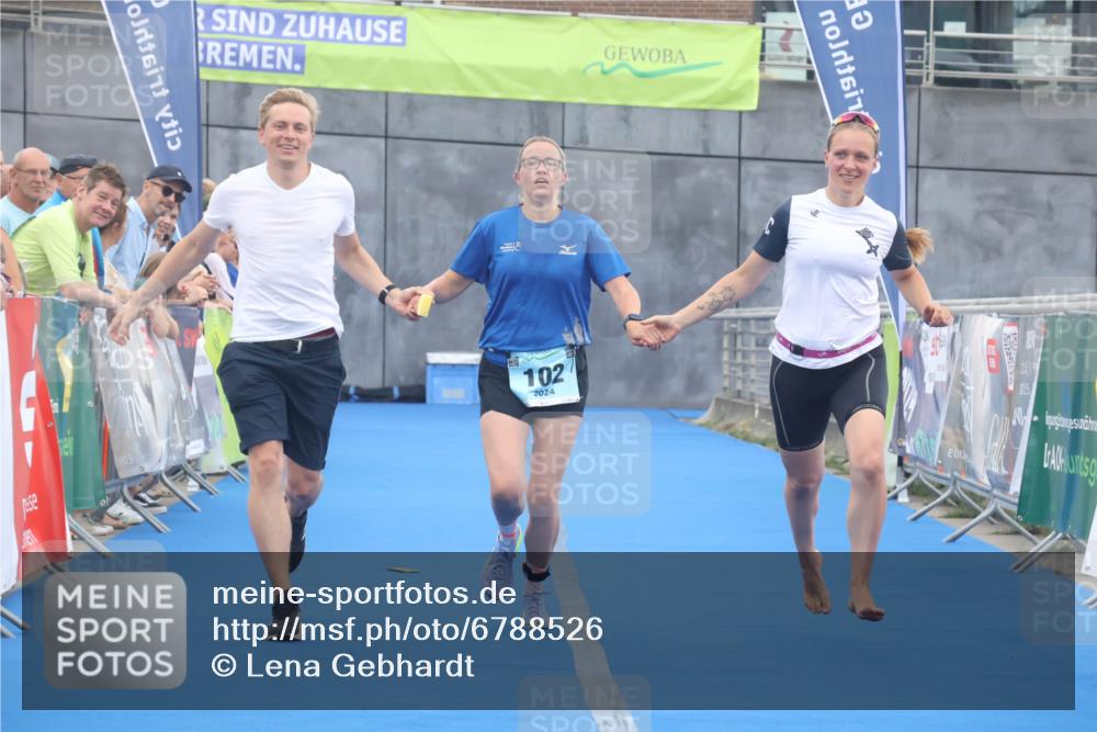 11.08.2024 - GEWOBA Citytriathlon Bremen Lena Gebhardt http://msf.ph/oto/6788526 11.08.2024 11:22:41 Ziel 100, 102 meine-sportfotos.de