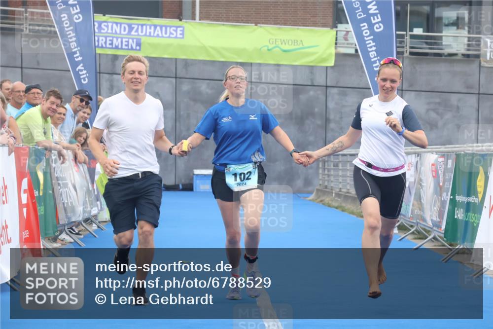 11.08.2024 - GEWOBA Citytriathlon Bremen Lena Gebhardt http://msf.ph/oto/6788529 11.08.2024 11:22:42 Ziel 100, 102 meine-sportfotos.de