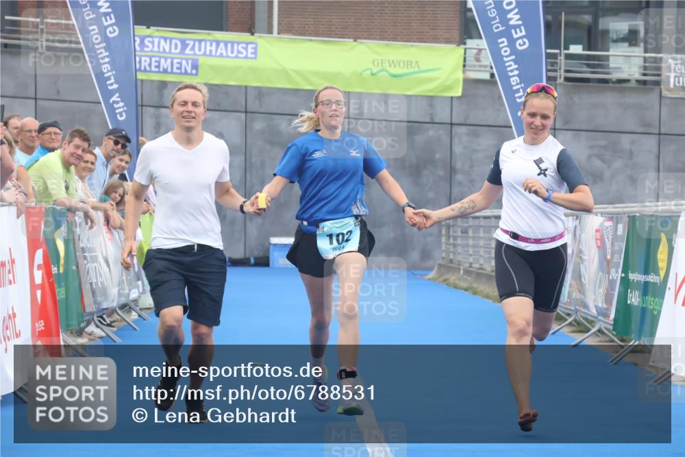 11.08.2024 - GEWOBA Citytriathlon Bremen Lena Gebhardt http://msf.ph/oto/6788531 11.08.2024 11:22:42 Ziel 100, 102 meine-sportfotos.de