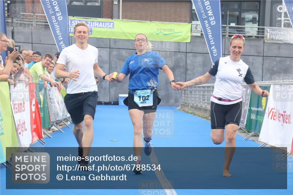 11.08.2024 - GEWOBA Citytriathlon Bremen Lena Gebhardt http://msf.ph/oto/6788534 11.08.2024 11:22:42 Ziel 100, 102 meine-sportfotos.de