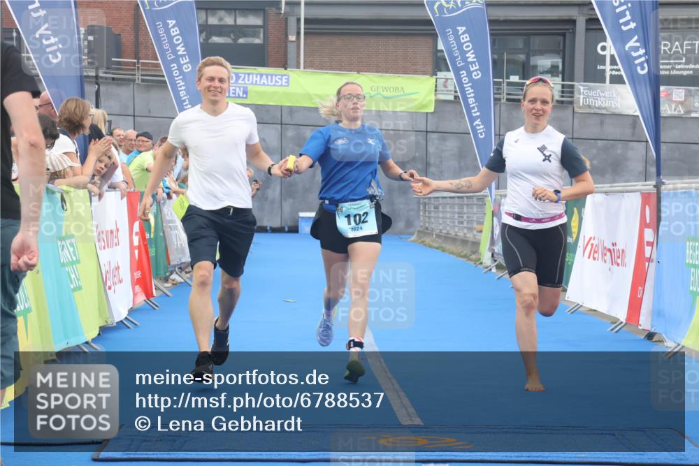 11.08.2024 - GEWOBA Citytriathlon Bremen Lena Gebhardt http://msf.ph/oto/6788537 11.08.2024 11:22:42 Ziel 100, 102 meine-sportfotos.de