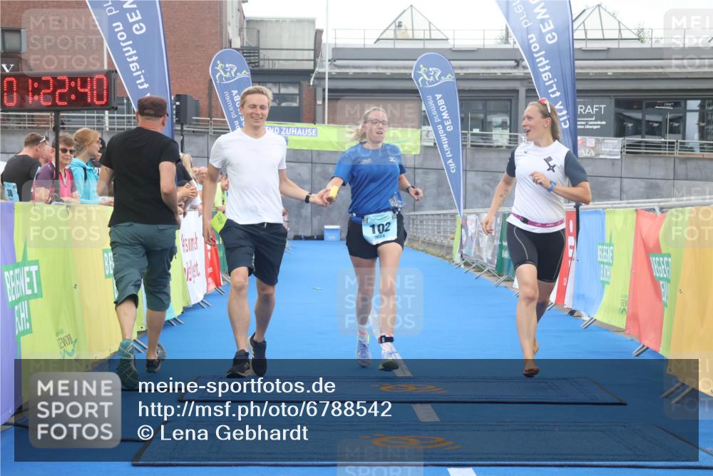 11.08.2024 - GEWOBA Citytriathlon Bremen Lena Gebhardt http://msf.ph/oto/6788542 11.08.2024 11:22:43 Ziel 100, 102 meine-sportfotos.de