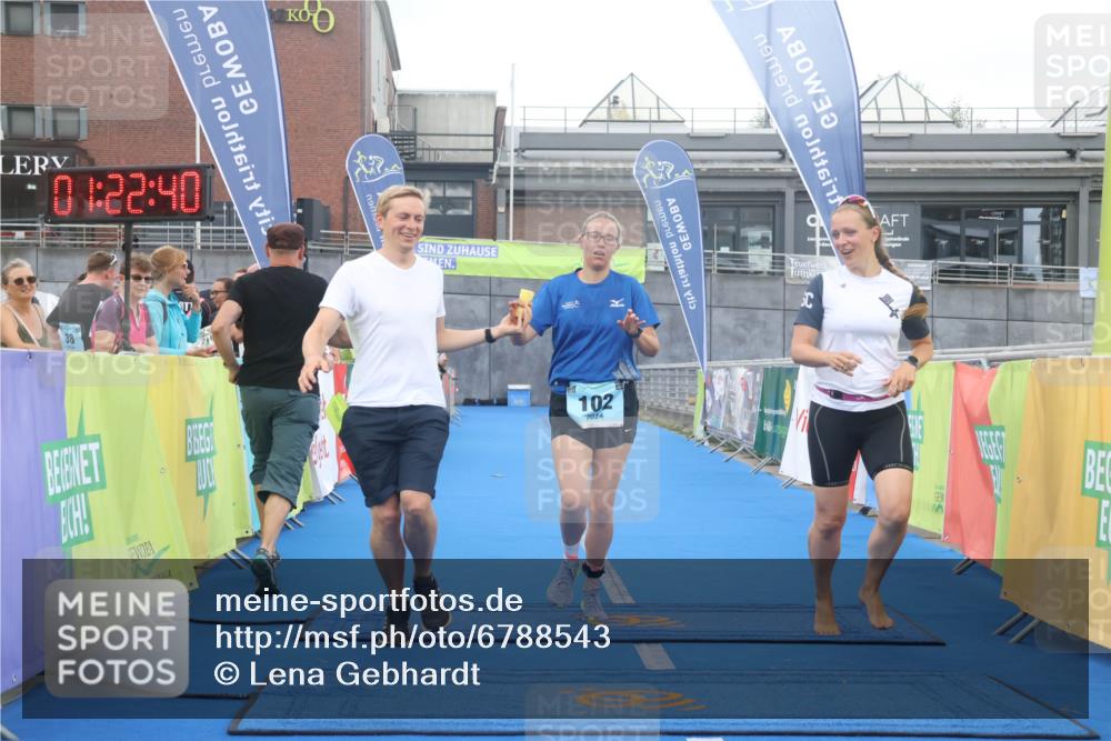 11.08.2024 - GEWOBA Citytriathlon Bremen Lena Gebhardt http://msf.ph/oto/6788543 11.08.2024 11:22:43 Ziel 100, 102 meine-sportfotos.de