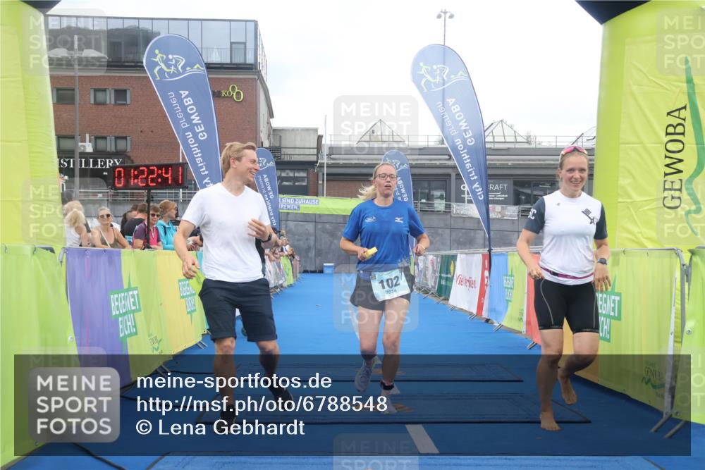 11.08.2024 - GEWOBA Citytriathlon Bremen Lena Gebhardt http://msf.ph/oto/6788548 11.08.2024 11:22:44 Ziel 100, 102 meine-sportfotos.de