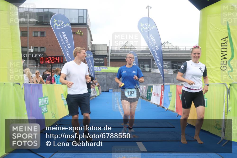 11.08.2024 - GEWOBA Citytriathlon Bremen Lena Gebhardt http://msf.ph/oto/6788550 11.08.2024 11:22:44 Ziel 100, 102 meine-sportfotos.de