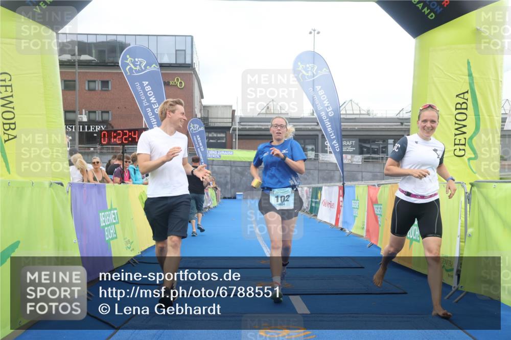 11.08.2024 - GEWOBA Citytriathlon Bremen Lena Gebhardt http://msf.ph/oto/6788551 11.08.2024 11:22:44 Ziel 100, 102 meine-sportfotos.de