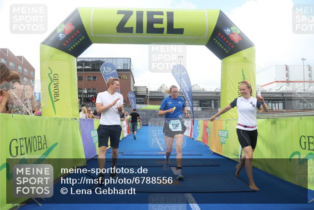 11.08.2024 - GEWOBA Citytriathlon Bremen Lena Gebhardt http://msf.ph/oto/6788556 11.08.2024 11:22:45 Ziel 100, 102 meine-sportfotos.de
