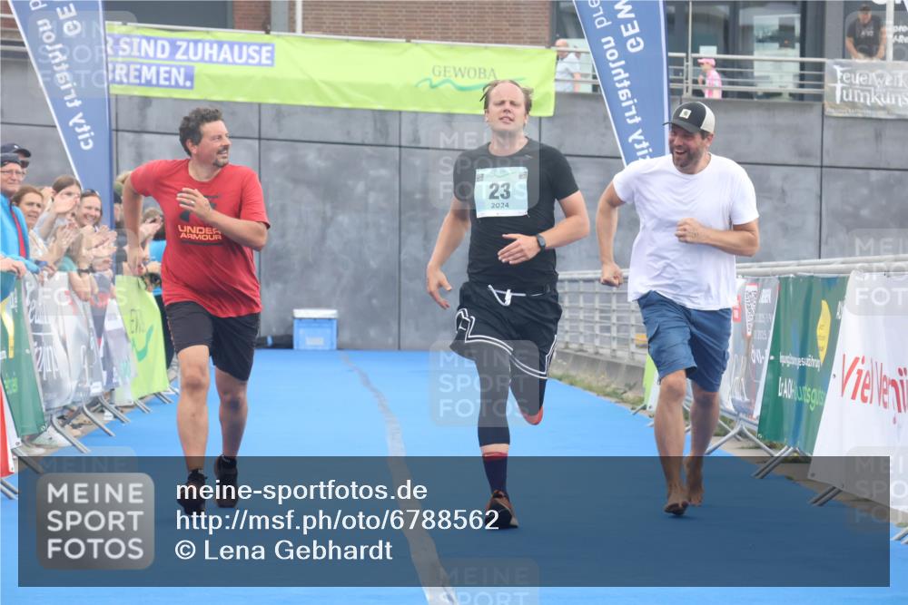 11.08.2024 - GEWOBA Citytriathlon Bremen Lena Gebhardt http://msf.ph/oto/6788562 11.08.2024 11:23:07 Ziel 23 meine-sportfotos.de