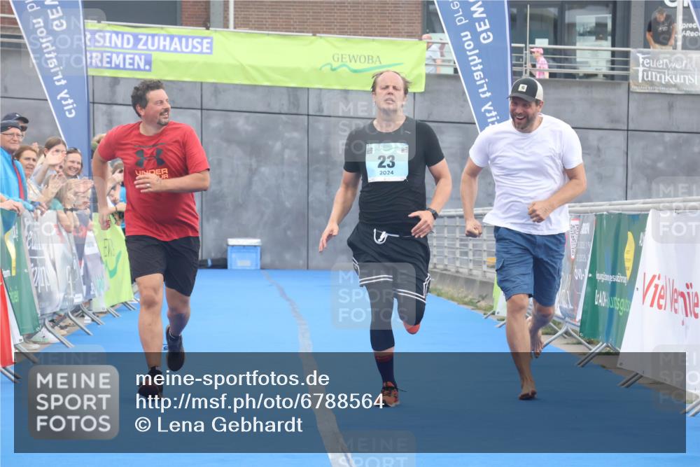 11.08.2024 - GEWOBA Citytriathlon Bremen Lena Gebhardt http://msf.ph/oto/6788564 11.08.2024 11:23:07 Ziel 23 meine-sportfotos.de
