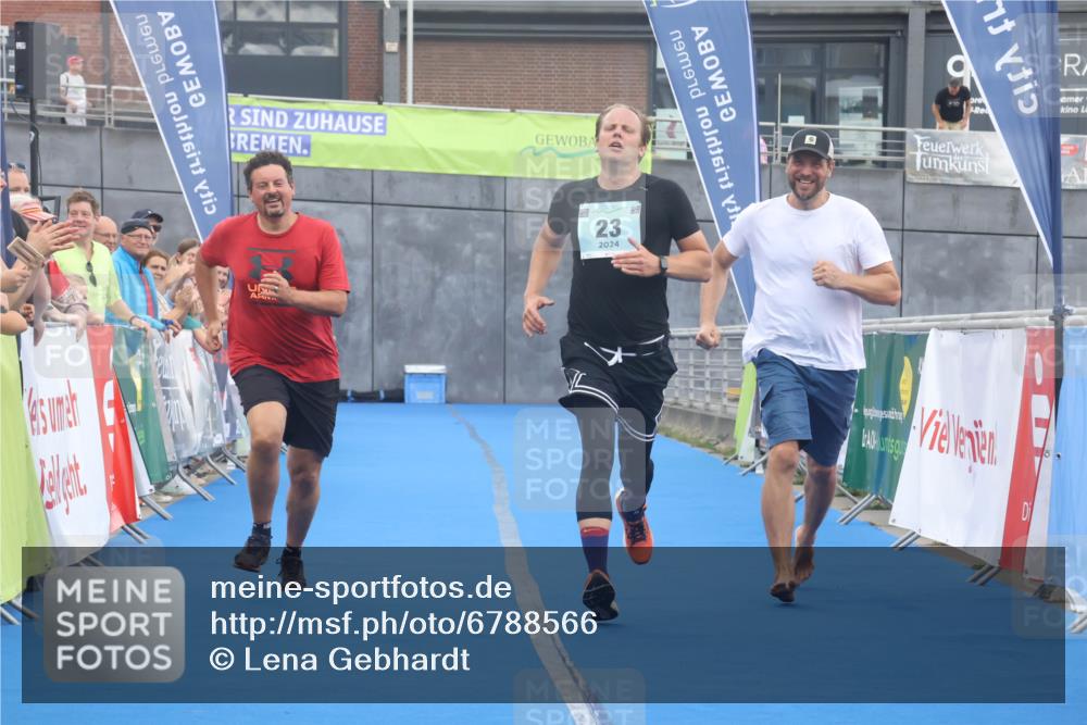 11.08.2024 - GEWOBA Citytriathlon Bremen Lena Gebhardt http://msf.ph/oto/6788566 11.08.2024 11:23:08 Ziel 23 meine-sportfotos.de