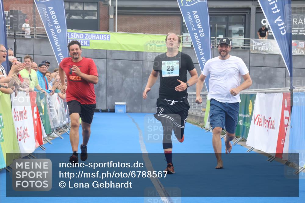 11.08.2024 - GEWOBA Citytriathlon Bremen Lena Gebhardt http://msf.ph/oto/6788567 11.08.2024 11:23:08 Ziel 23 meine-sportfotos.de