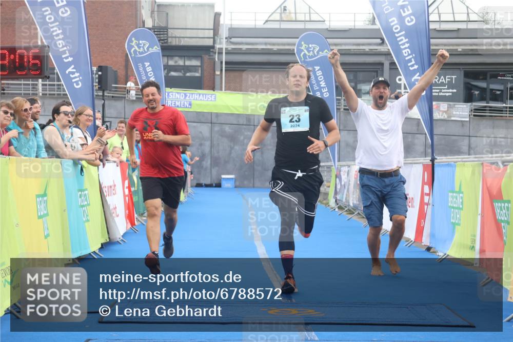 11.08.2024 - GEWOBA Citytriathlon Bremen Lena Gebhardt http://msf.ph/oto/6788572 11.08.2024 11:23:09 Ziel 23 meine-sportfotos.de