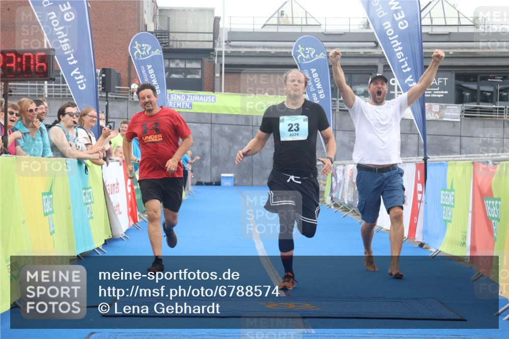 11.08.2024 - GEWOBA Citytriathlon Bremen Lena Gebhardt http://msf.ph/oto/6788574 11.08.2024 11:23:09 Ziel 23 meine-sportfotos.de