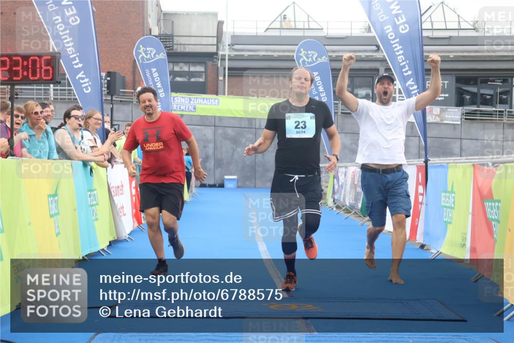 11.08.2024 - GEWOBA Citytriathlon Bremen Lena Gebhardt http://msf.ph/oto/6788575 11.08.2024 11:23:09 Ziel 23 meine-sportfotos.de
