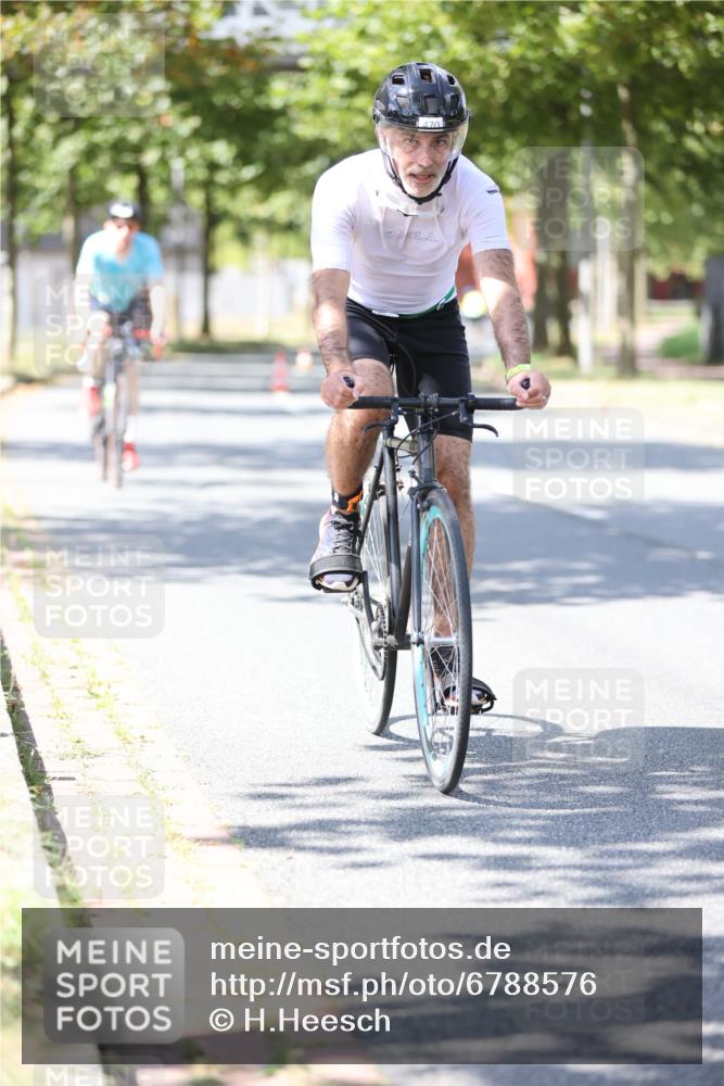 11.08.2024 - GEWOBA Citytriathlon Bremen H.Heesch http://msf.ph/oto/6788576 11.08.2024 13:14:48 Radfahren 289, 292, 400, 410, 436, 470, 516 meine-sportfotos.de