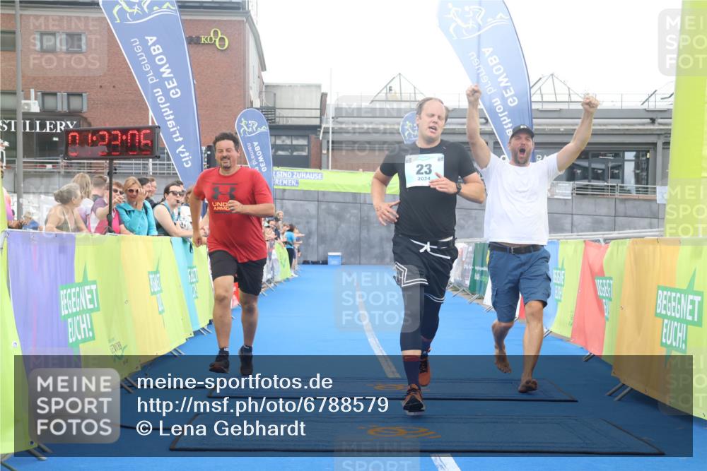 11.08.2024 - GEWOBA Citytriathlon Bremen Lena Gebhardt http://msf.ph/oto/6788579 11.08.2024 11:23:09 Ziel 23 meine-sportfotos.de