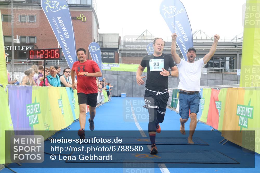 11.08.2024 - GEWOBA Citytriathlon Bremen Lena Gebhardt http://msf.ph/oto/6788580 11.08.2024 11:23:09 Ziel 23 meine-sportfotos.de