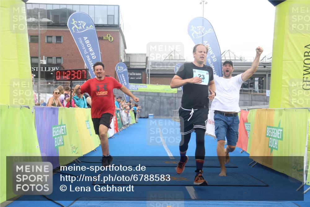 11.08.2024 - GEWOBA Citytriathlon Bremen Lena Gebhardt http://msf.ph/oto/6788583 11.08.2024 11:23:10 Ziel 23 meine-sportfotos.de