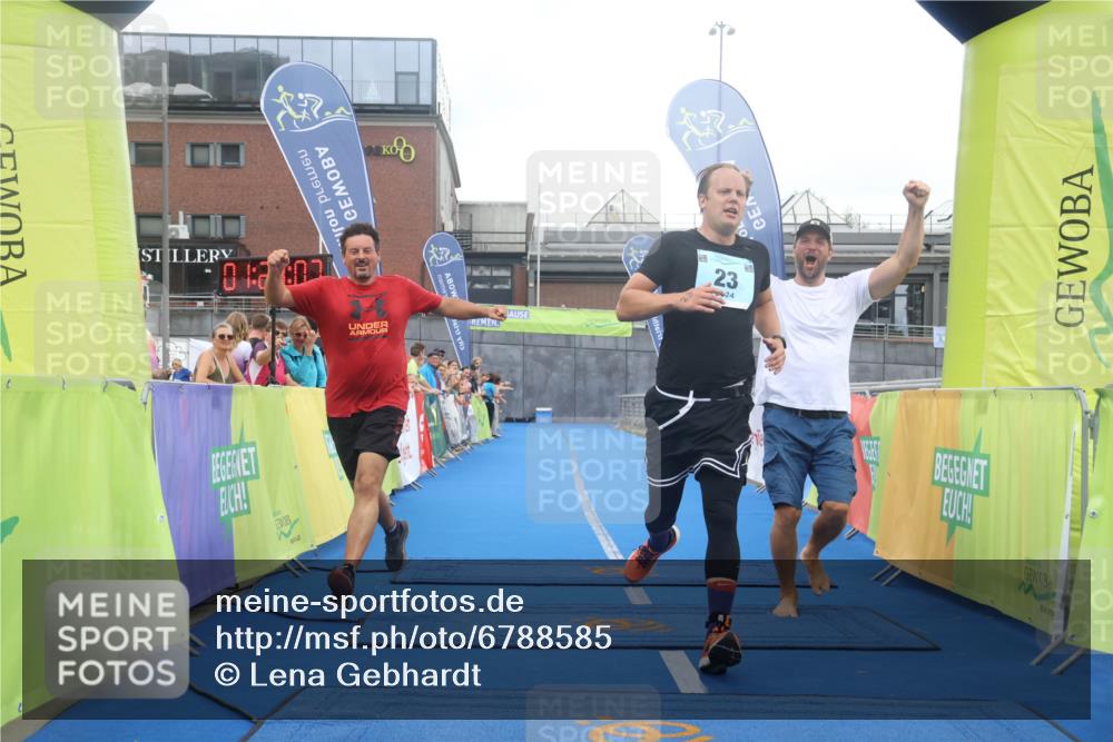 11.08.2024 - GEWOBA Citytriathlon Bremen Lena Gebhardt http://msf.ph/oto/6788585 11.08.2024 11:23:10 Ziel 23 meine-sportfotos.de