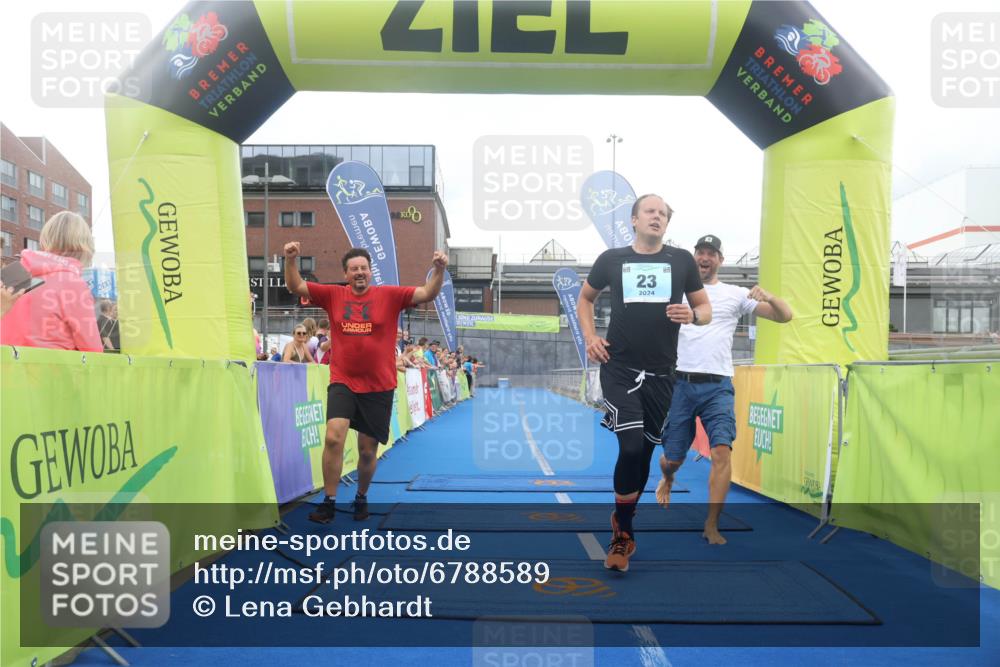 11.08.2024 - GEWOBA Citytriathlon Bremen Lena Gebhardt http://msf.ph/oto/6788589 11.08.2024 11:23:10 Ziel 23 meine-sportfotos.de