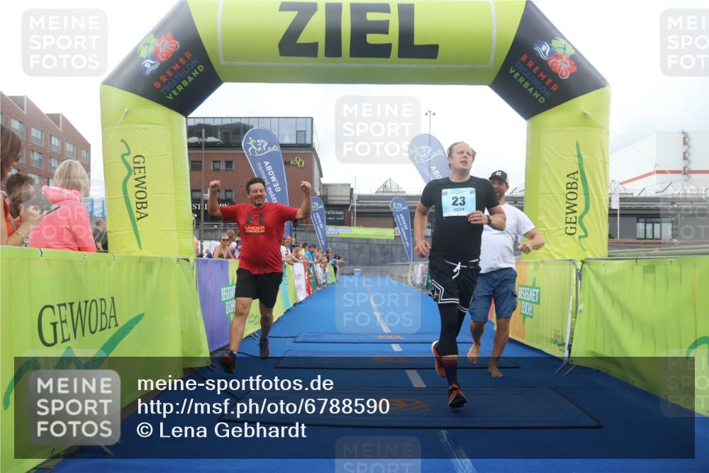 11.08.2024 - GEWOBA Citytriathlon Bremen Lena Gebhardt http://msf.ph/oto/6788590 11.08.2024 11:23:10 Ziel 23 meine-sportfotos.de